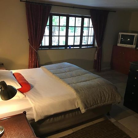 Golf And Garden Guesthouse Somerset West Eksteriør bilde