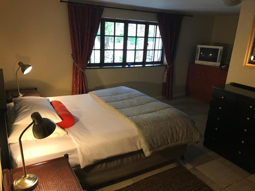 Golf And Garden Guesthouse Somerset West Eksteriør bilde